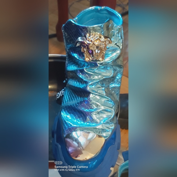 Crocodile Blue patterned with Judea Lion Head and gold tips Fat Royal Blue Heels - Picture 3 of 3